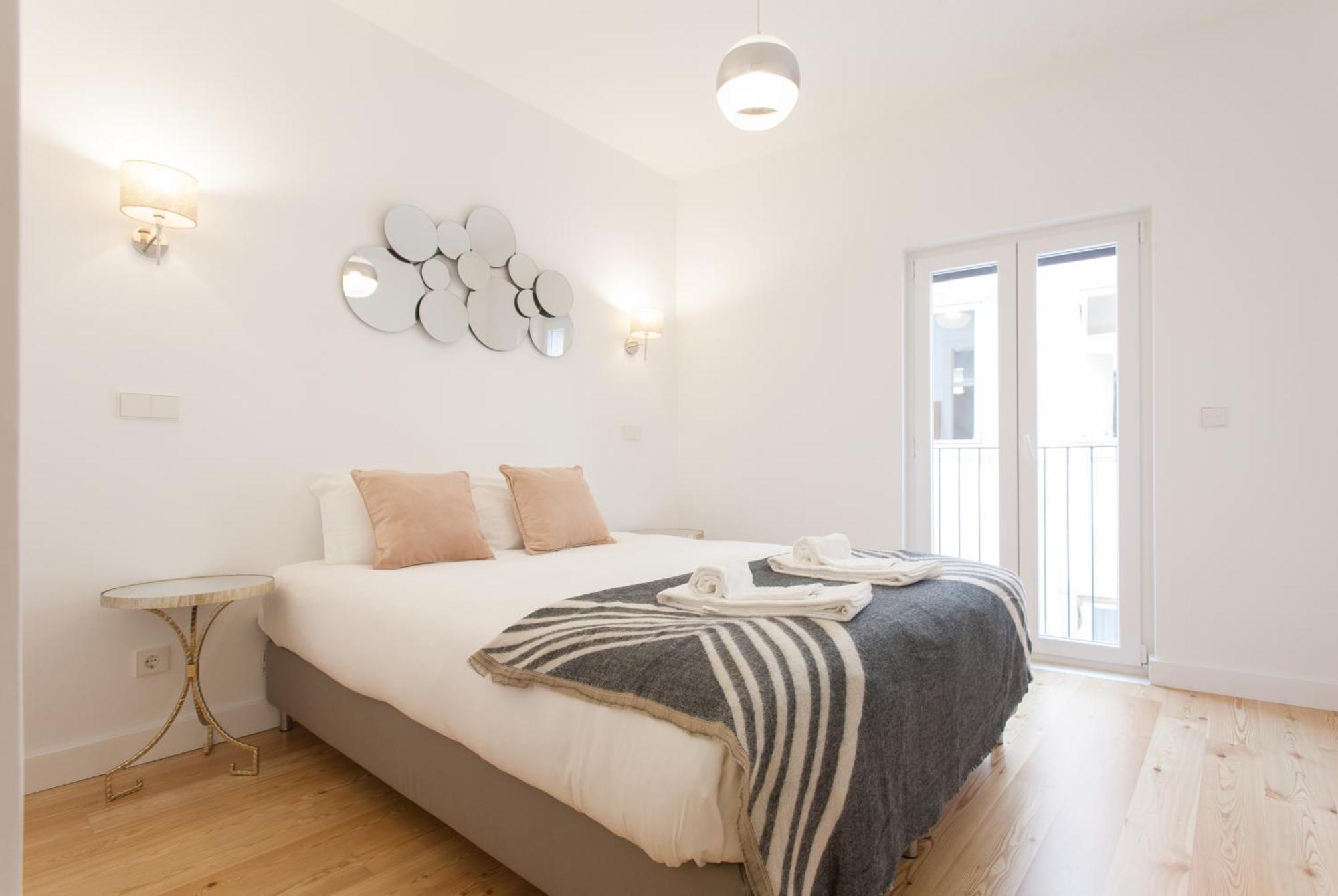 Mouraria Blue Three-Bedroom Apartment W/ Parking - By Lu Holidays Лісабон Екстер'єр фото
