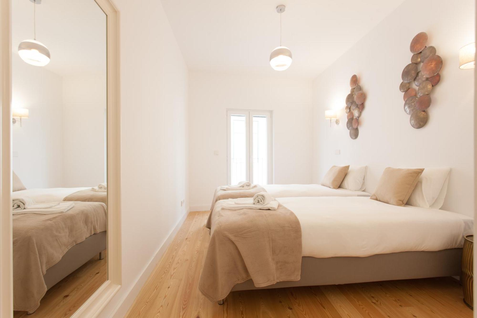 Mouraria Blue Three-Bedroom Apartment W/ Parking - By Lu Holidays Лісабон Екстер'єр фото