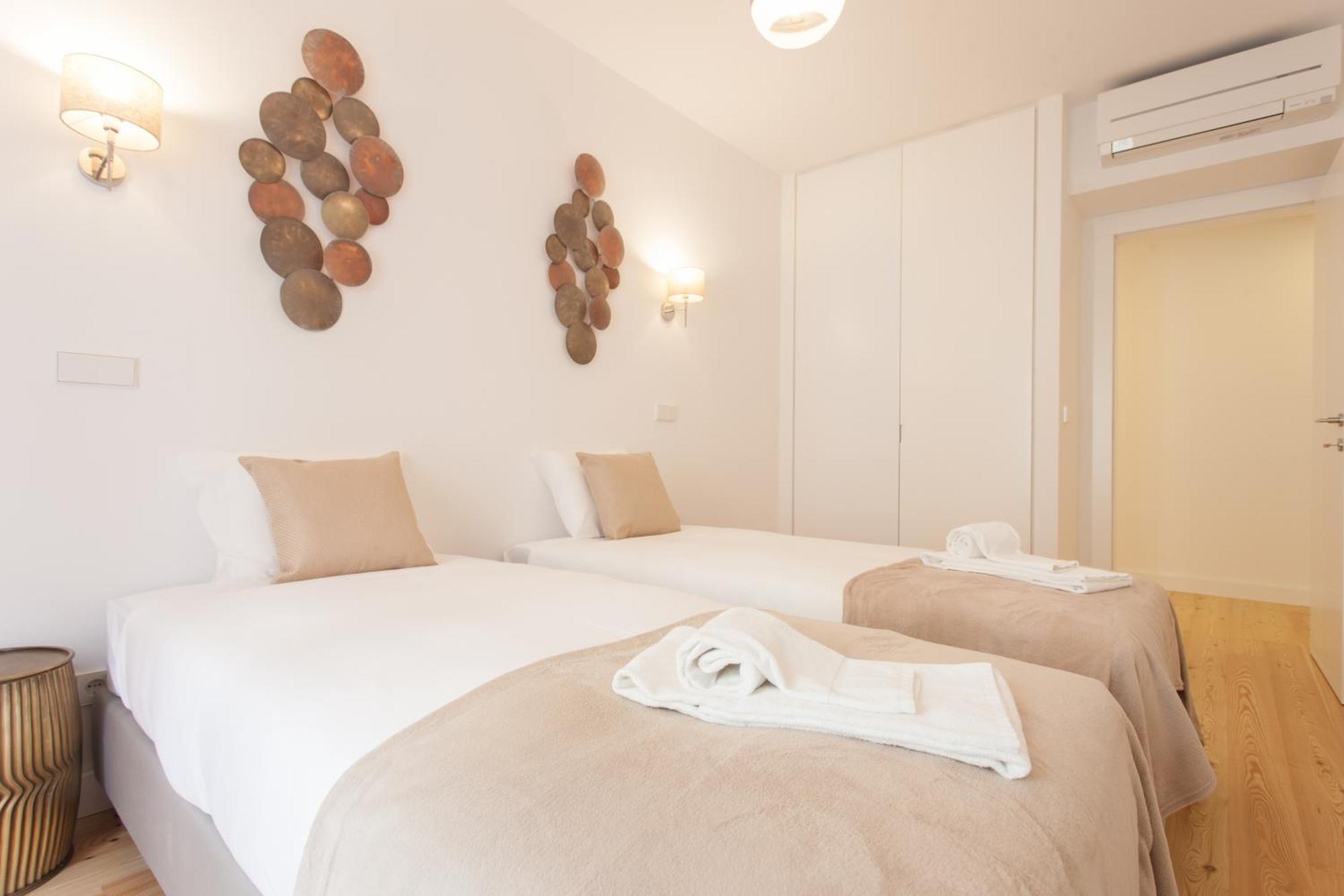 Mouraria Blue Three-Bedroom Apartment W/ Parking - By Lu Holidays Лісабон Екстер'єр фото