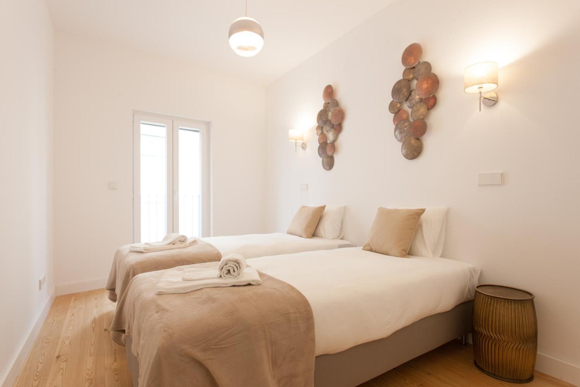 Mouraria Blue Three-Bedroom Apartment W/ Parking - By Lu Holidays Лісабон Екстер'єр фото