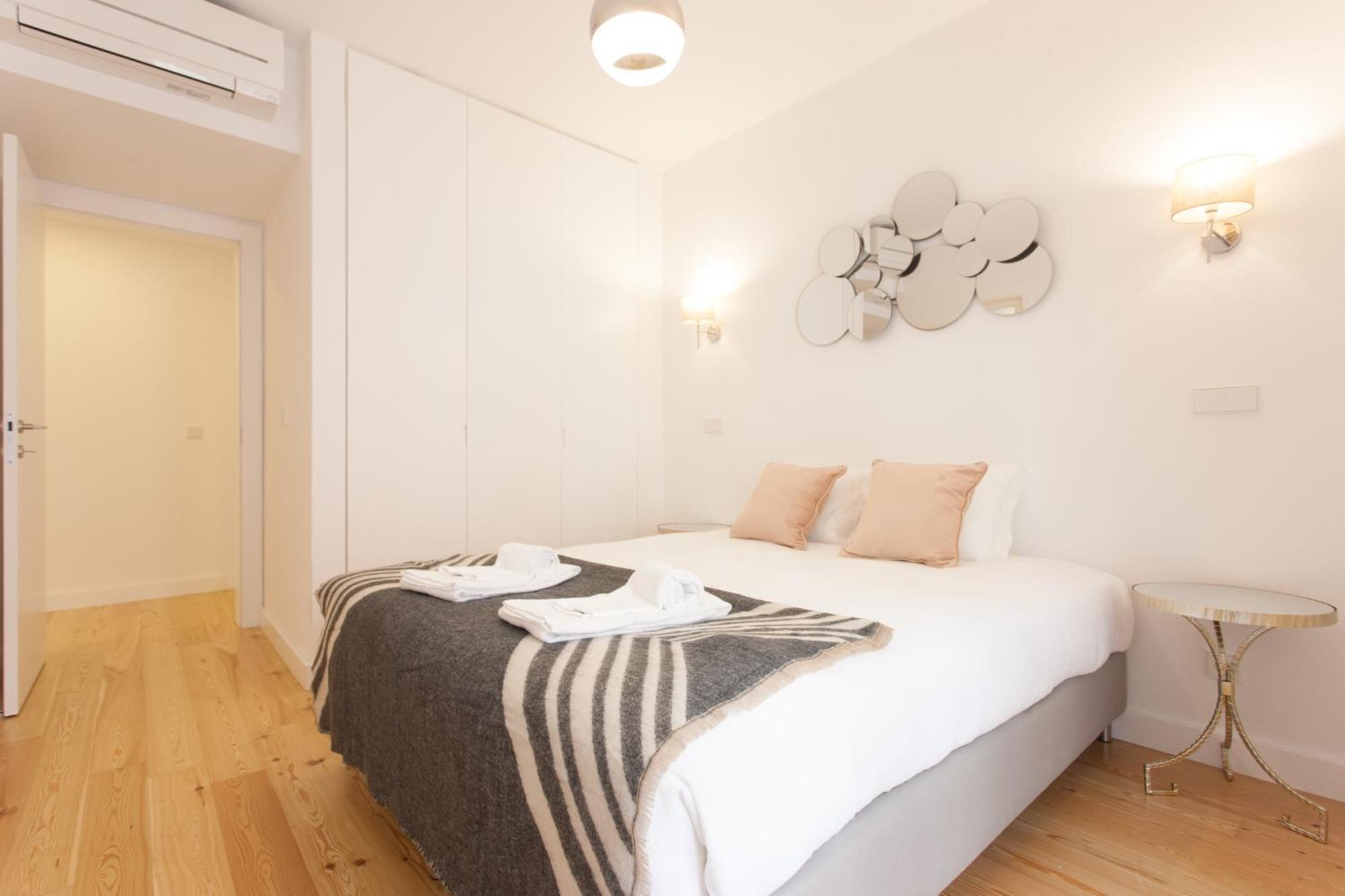 Mouraria Blue Three-Bedroom Apartment W/ Parking - By Lu Holidays Лісабон Екстер'єр фото