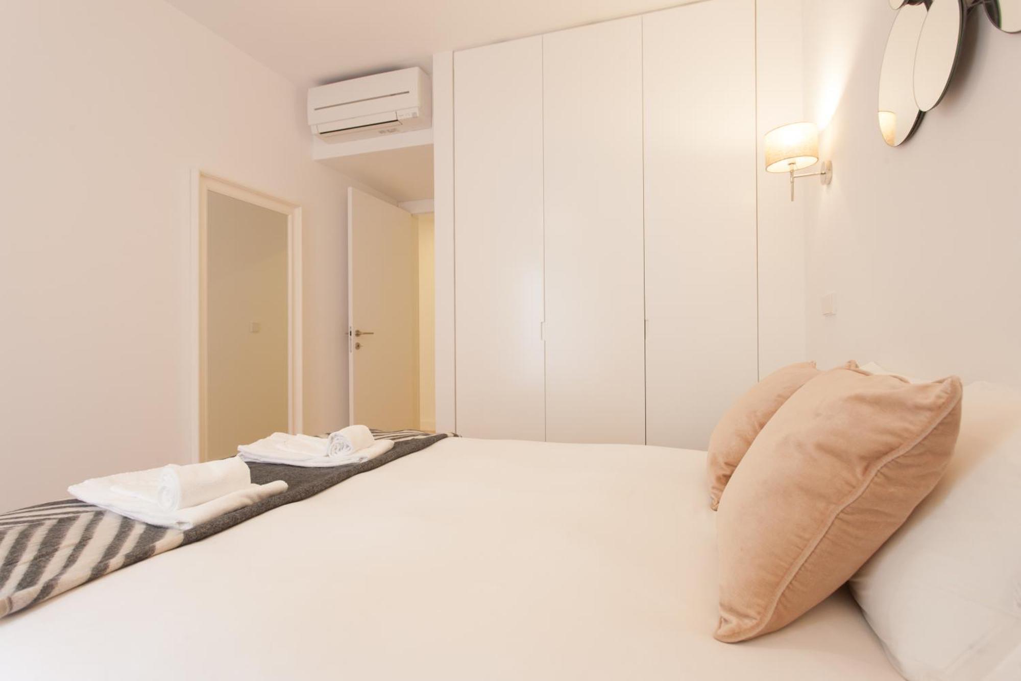 Mouraria Blue Three-Bedroom Apartment W/ Parking - By Lu Holidays Лісабон Екстер'єр фото